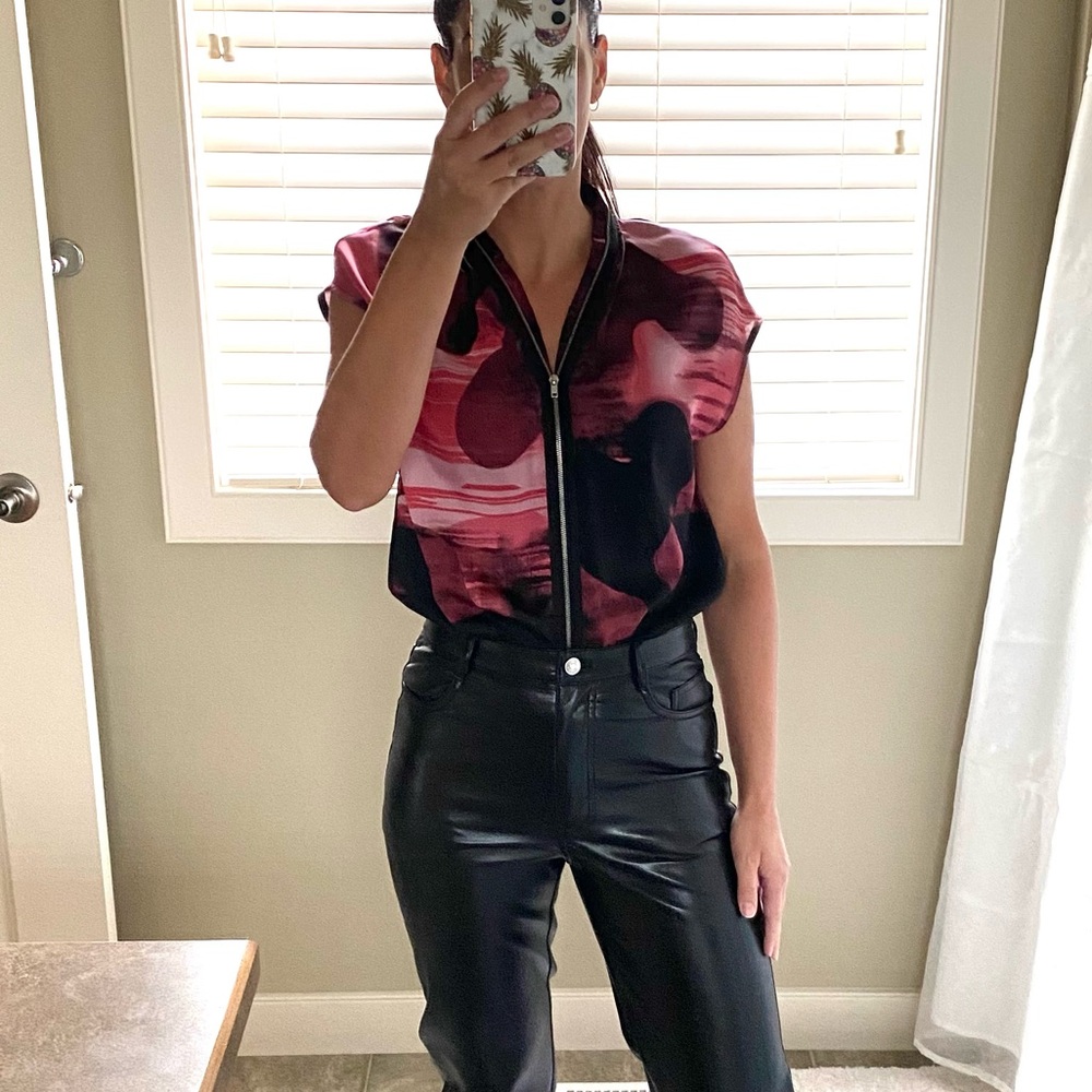 ⭐️ Pink & Red Patterned Sleeveless Blouse XS
